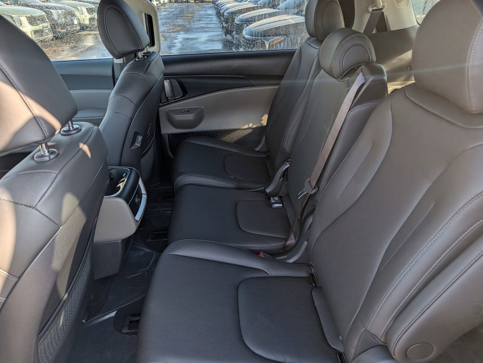 Used 2026 Kia Carnival FWD image 18