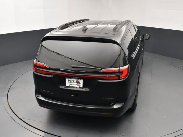 Used 2024 Chrysler Pacifica Limited w/ S Appearance Package image 17