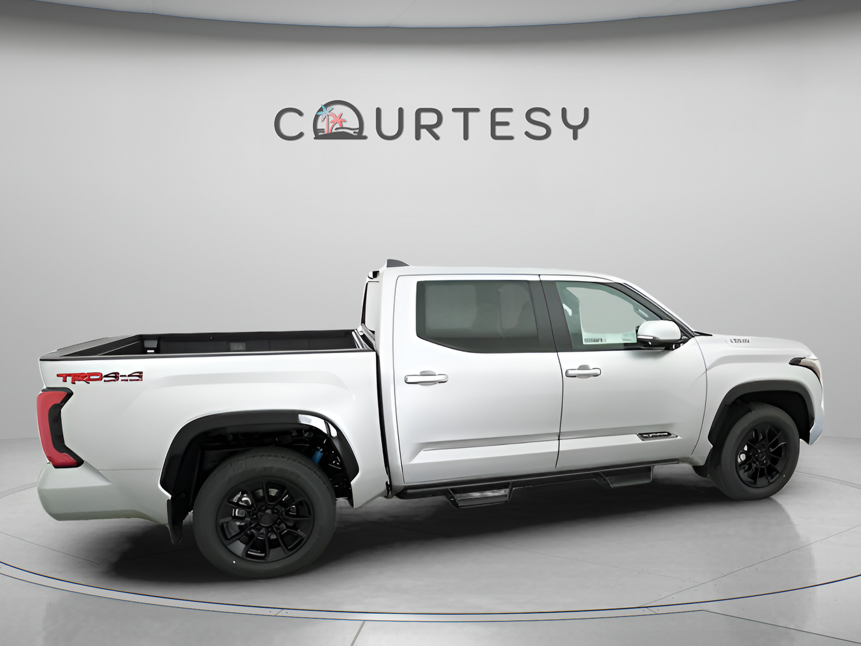 Certified 2025 Toyota Tundra Platinum w/ TRD Off-Road Package AWD/4WD image 16