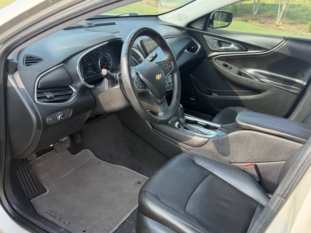 Used 2016 Chevrolet Malibu LT w/ Leather Package FWD image 13