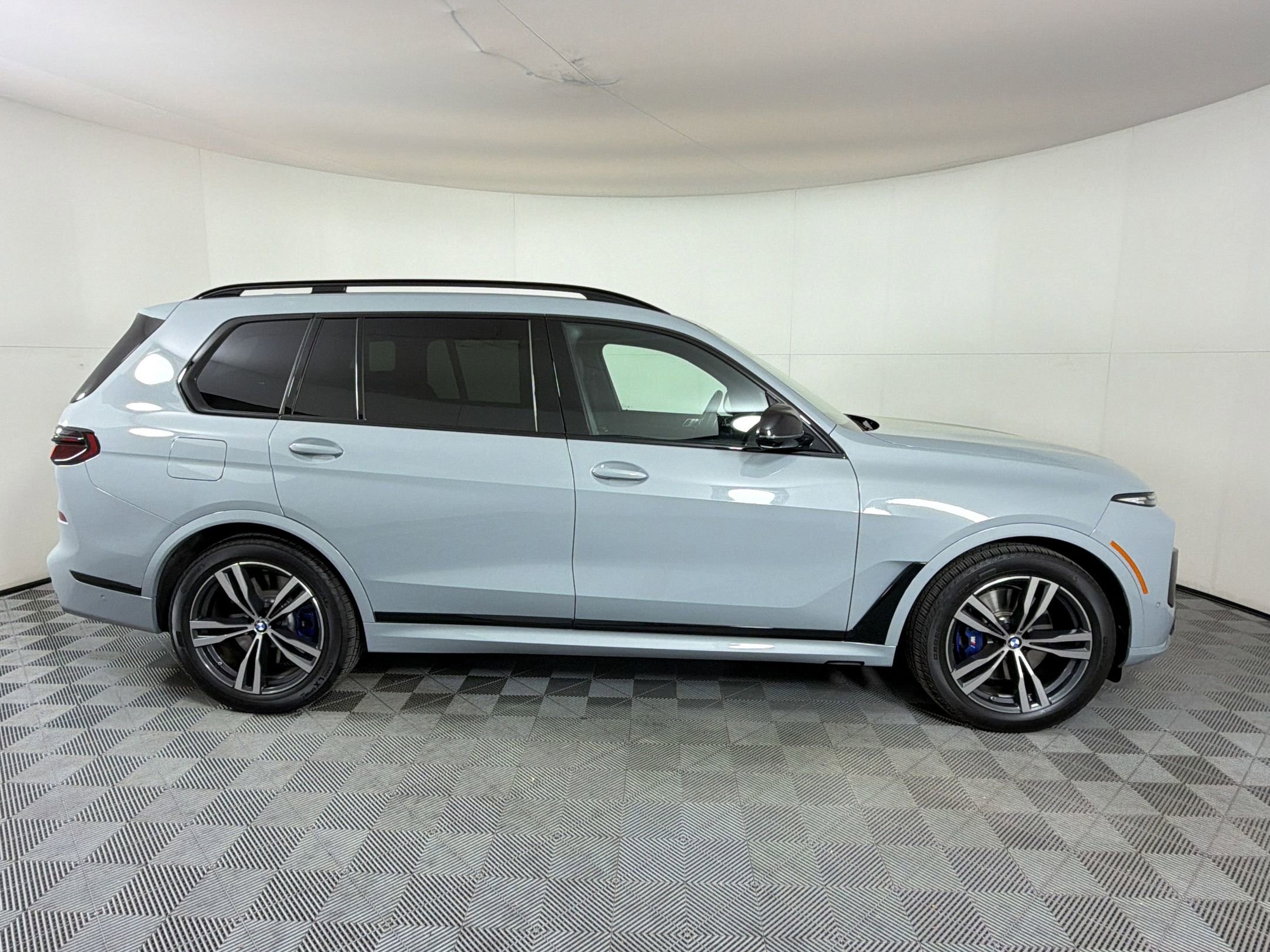 Used 2025 BMW X7 M60i w/ Climate Comfort Package AWD/4WD image 9