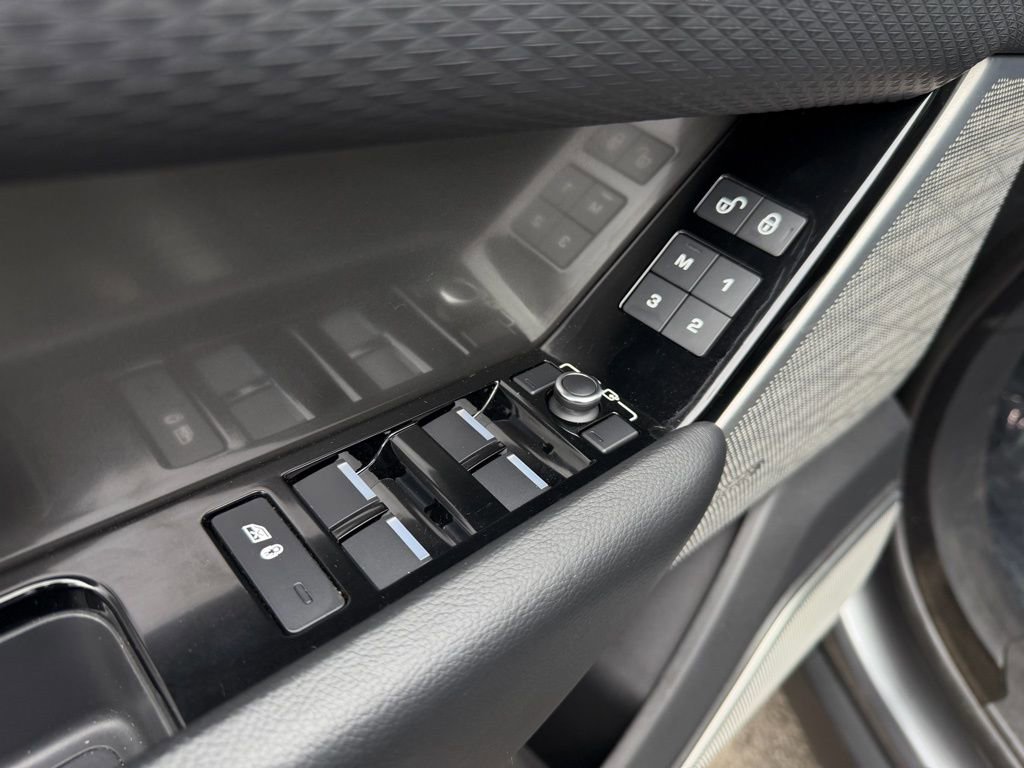 Used 2018 Land Rover Range Rover Velar S image 13