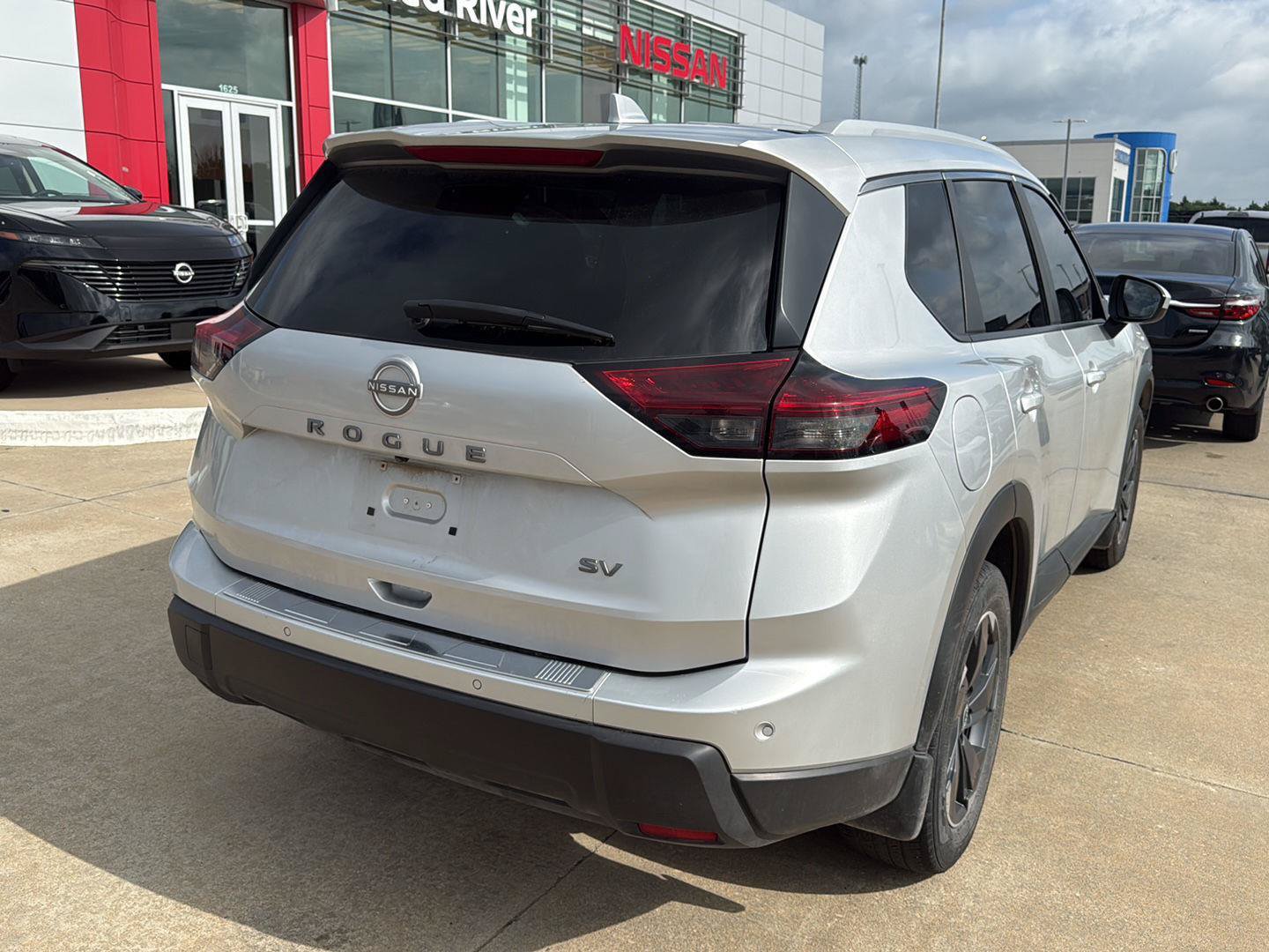 Used 2024 Nissan Rogue SV w/ SV Premium Package FWD image 6