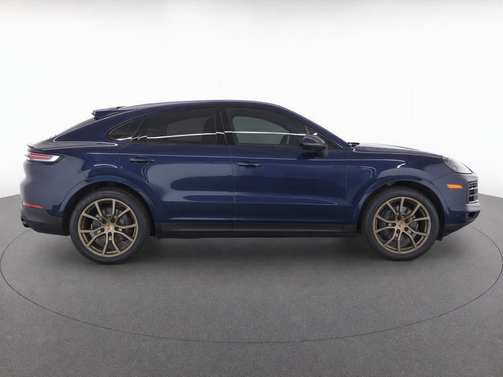 Used 2024 Porsche Cayenne Coupe AWD/4WD image 2