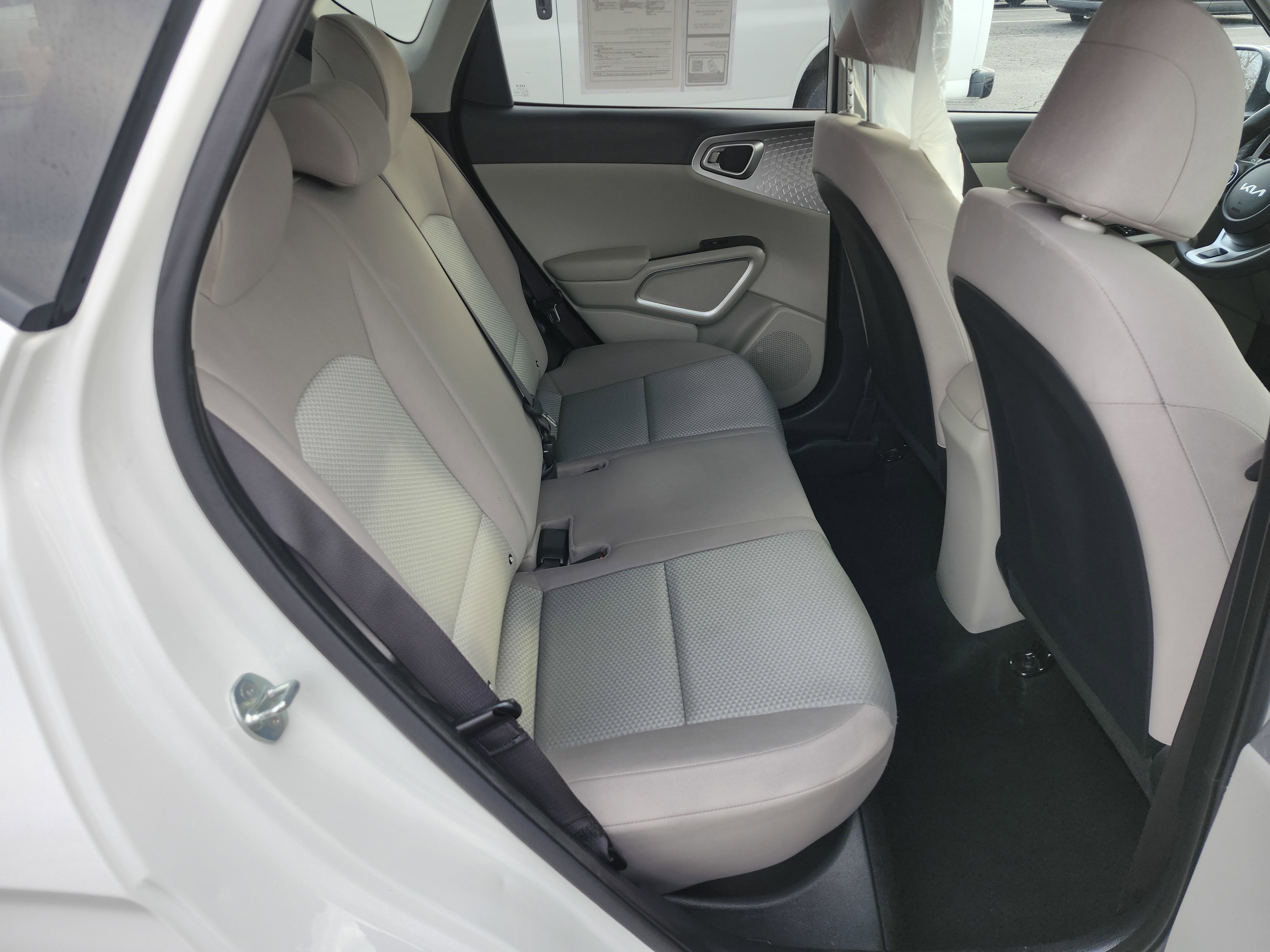 Used 2025 Kia Soul LX w/ LX Technology Package FWD image 17