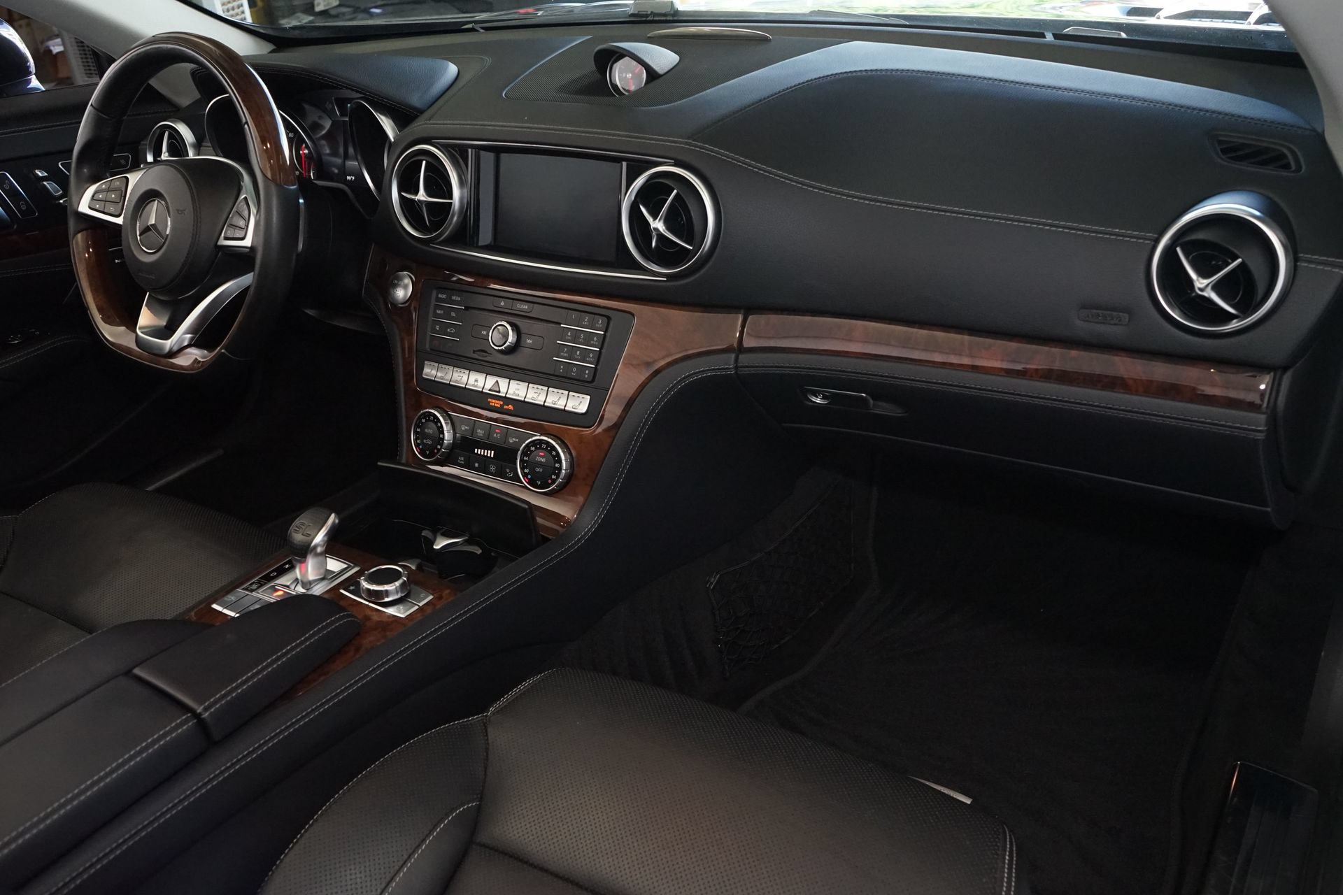 Used 2017 Mercedes-Benz SL 550 image 5