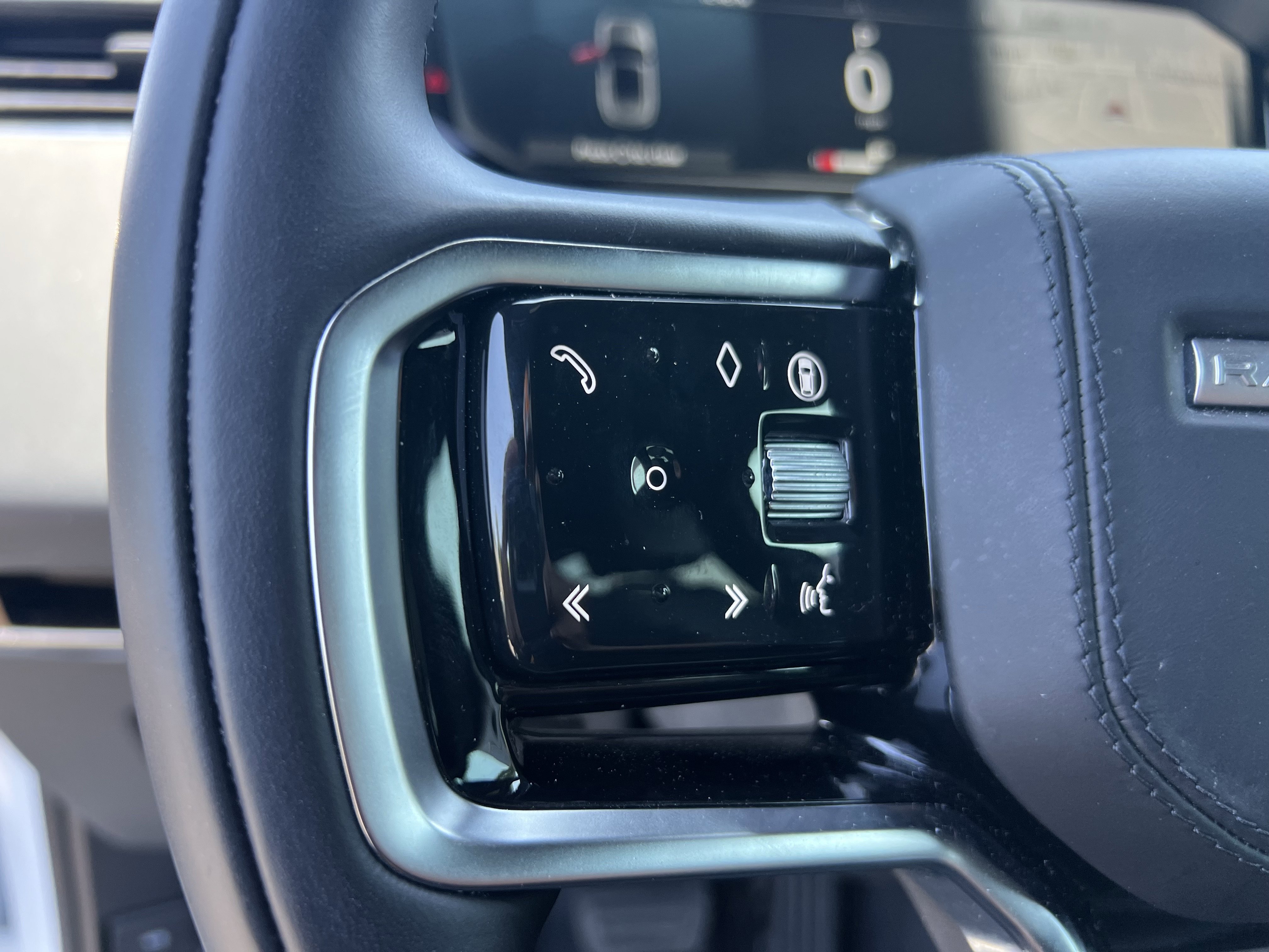 Used 2025 Land Rover Range Rover Sport S AWD/4WD image 24