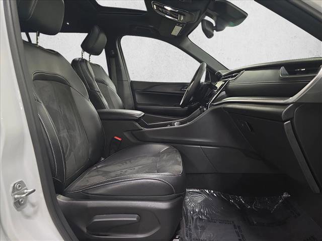 Used 2024 Jeep Grand Cherokee L Altitude image 9