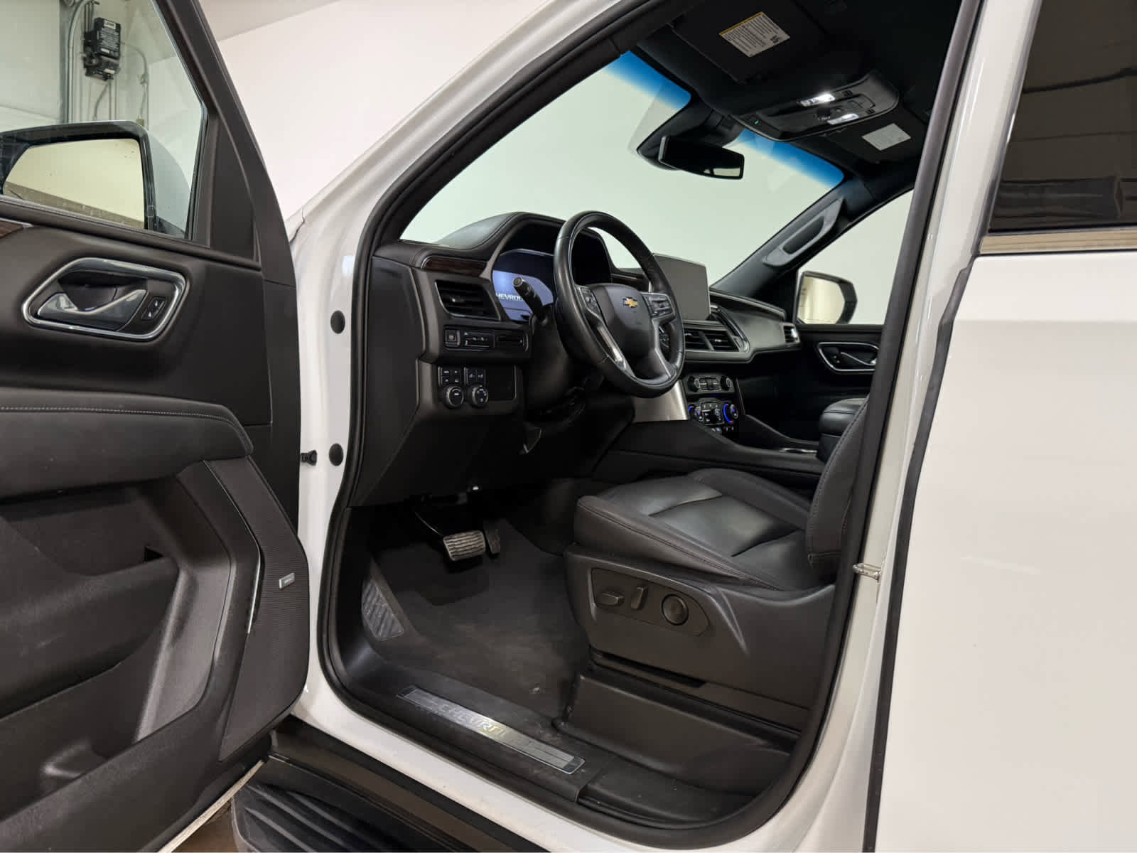 Certified 2023 Chevrolet Tahoe LT AWD/4WD image 13