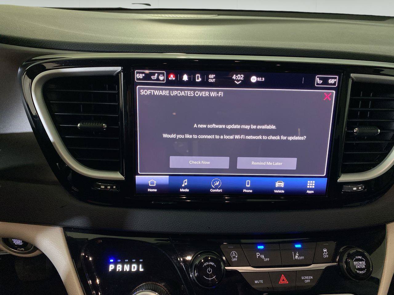 Used 2023 Chrysler Pacifica Touring-L FWD image 26