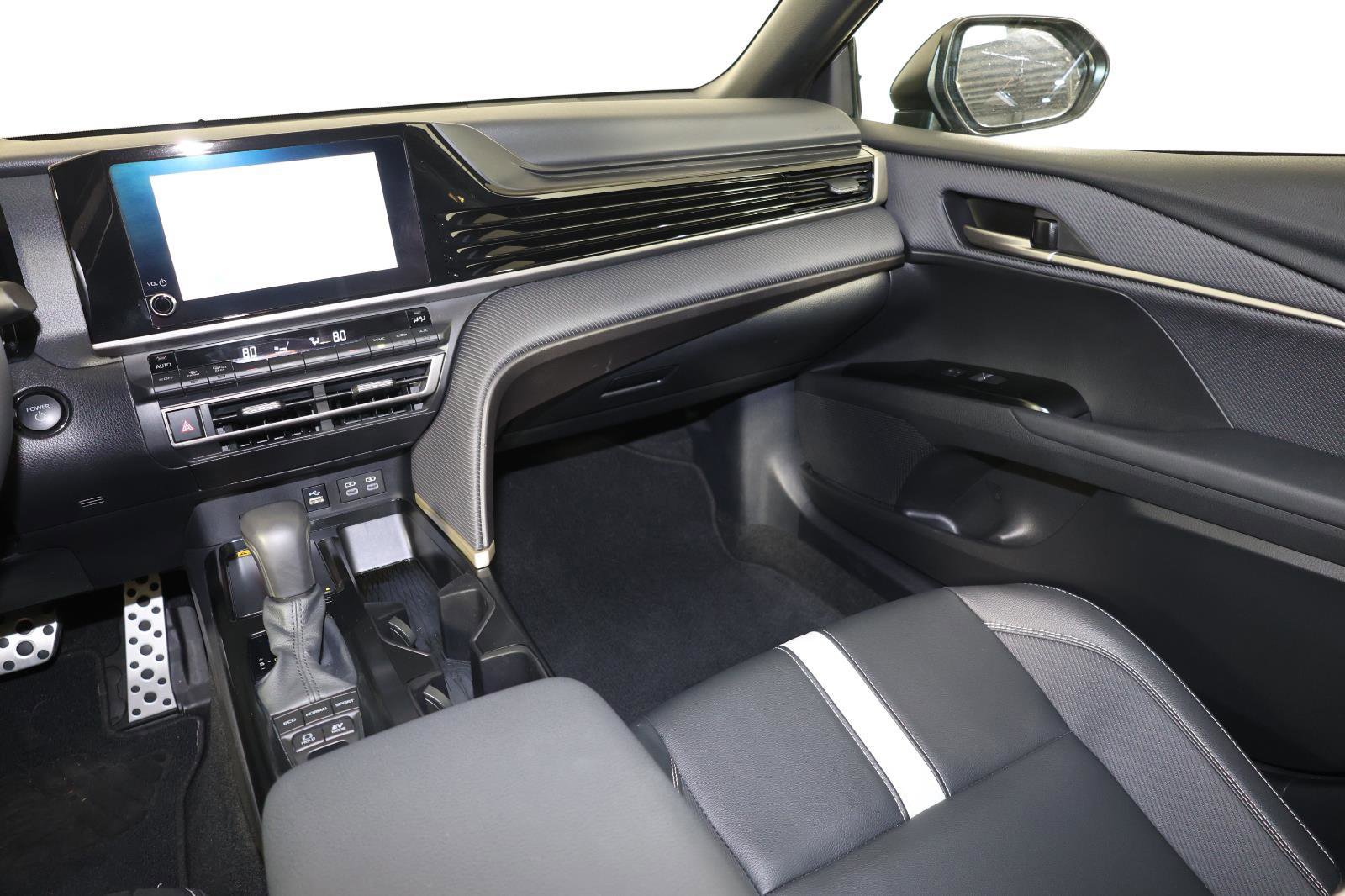 Used 2025 Toyota Camry SE FWD image 11