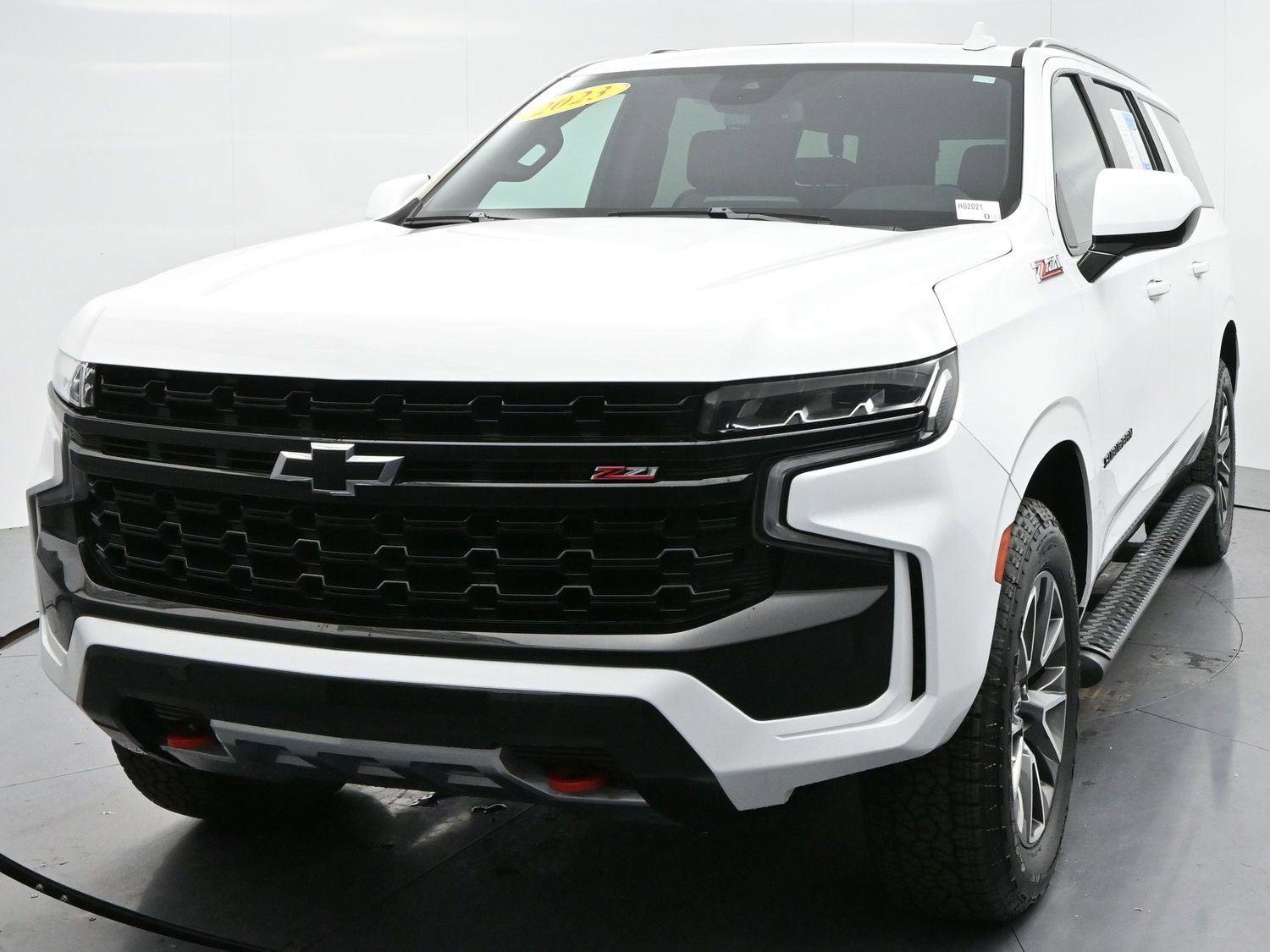 Used 2023 Chevrolet Suburban Z71 AWD/4WD image 3