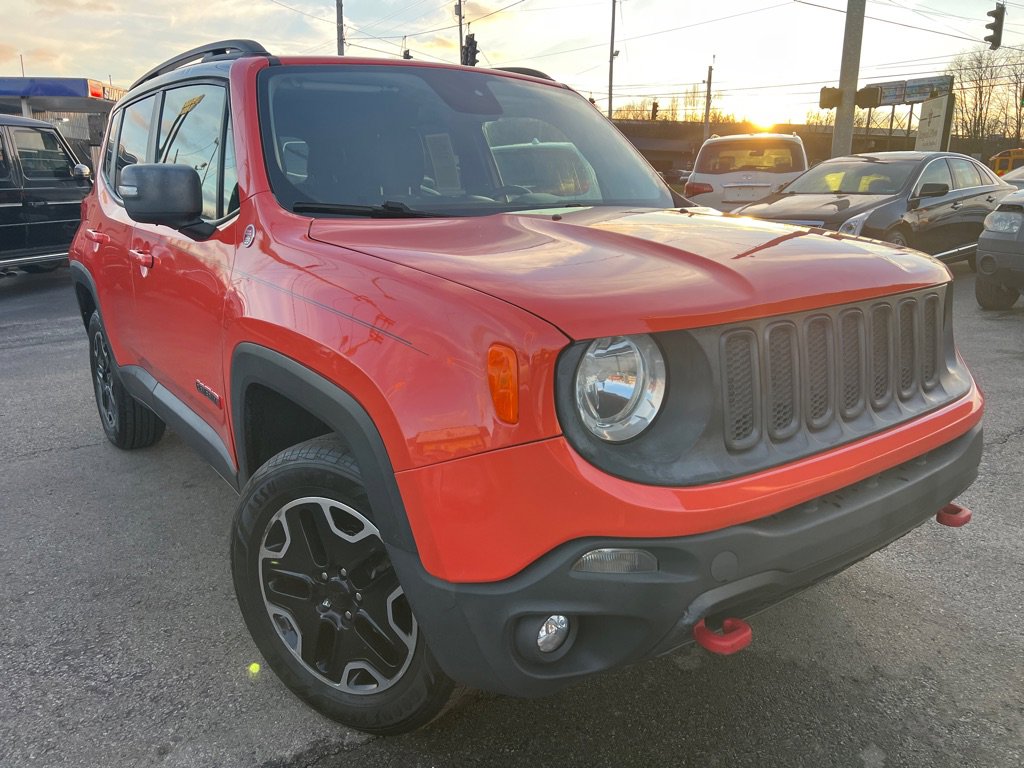 Used 2017 Jeep Renegade Trailhawk w/ Premium Trailhawk Package image 3