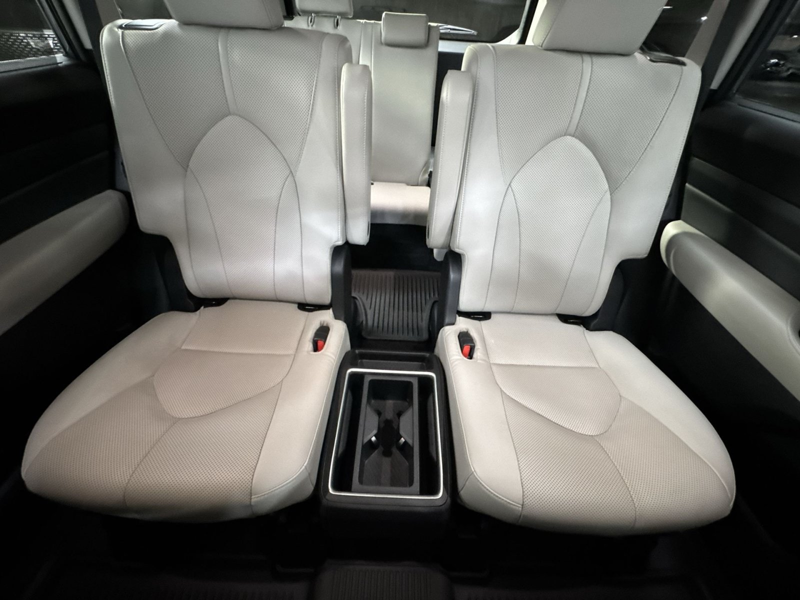 Used 2024 Toyota Grand Highlander AWD image 15