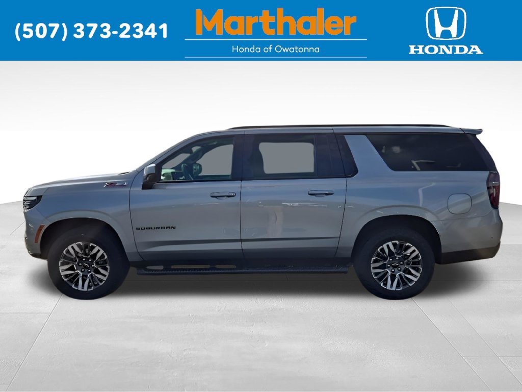 Used 2025 Chevrolet Suburban Z71 AWD/4WD image 2