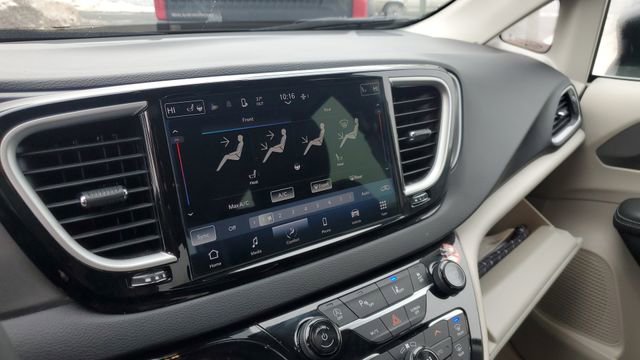 Certified 2024 Chrysler Pacifica Touring-L image 14