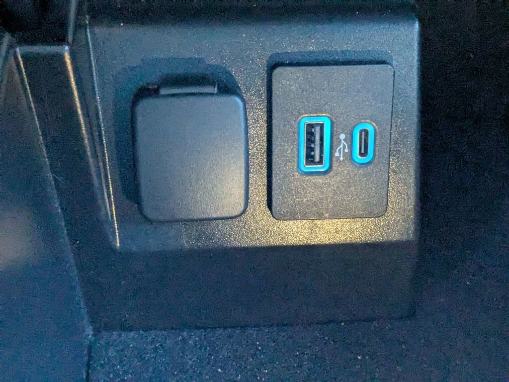 Used 2024 Ford Explorer XLT w/ Equipment Group 202A image 25