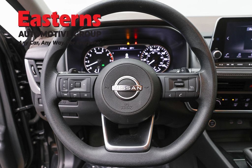 Used 2023 Nissan Rogue S AWD/4WD image 10