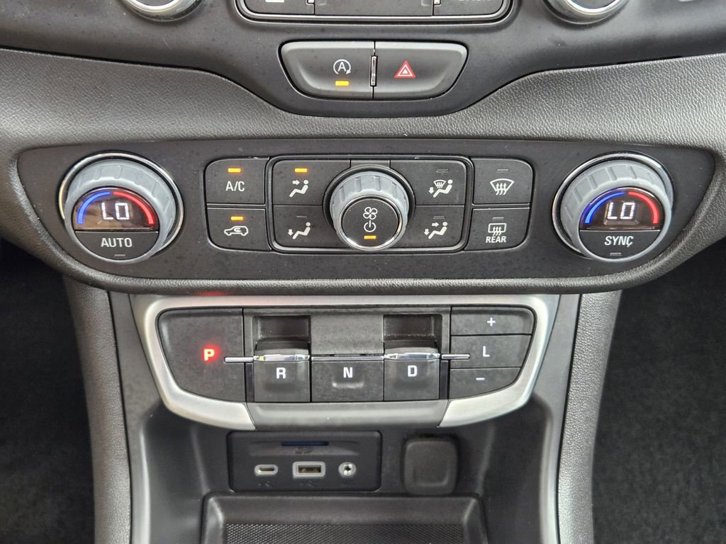 Used 2024 GMC Terrain SLT image 16