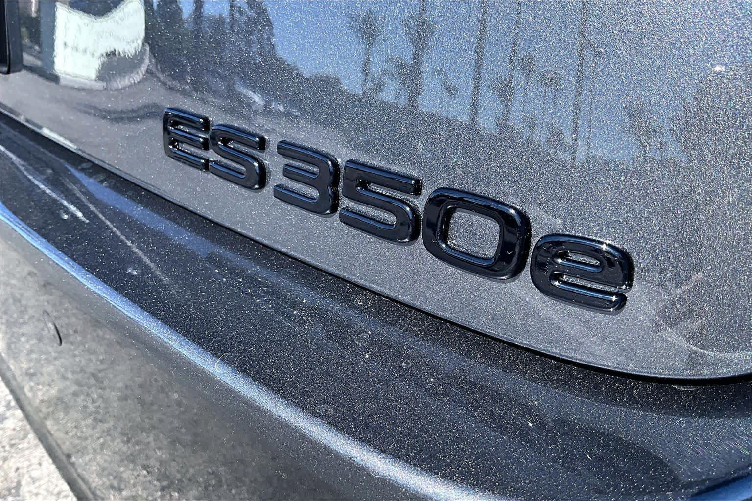 New 2026 Lexus ES 350e FWD image 8