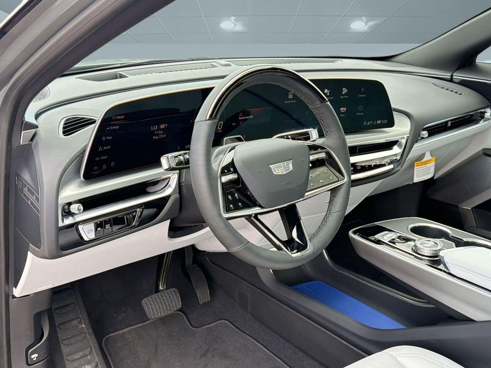 New 2025 Cadillac Lyriq Luxury RWD image 3