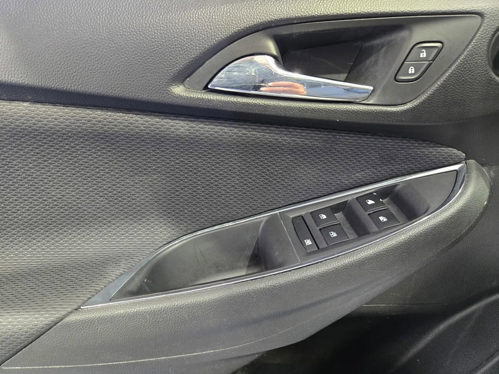 Used 2018 Chevrolet Cruze LT w/ Sun And Sound Package FWD image 13