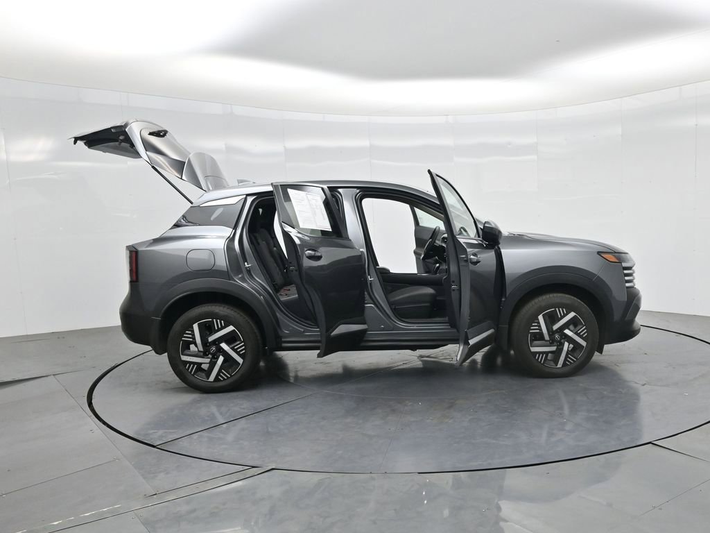 Used 2025 Nissan Kicks SV image 29