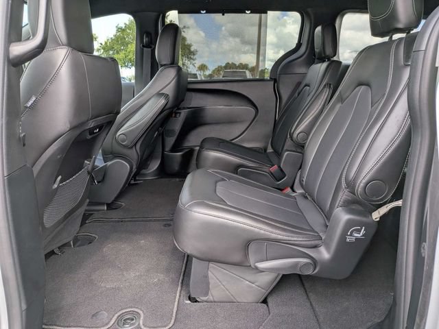 Used 2026 Chrysler Pacifica Select FWD image 14