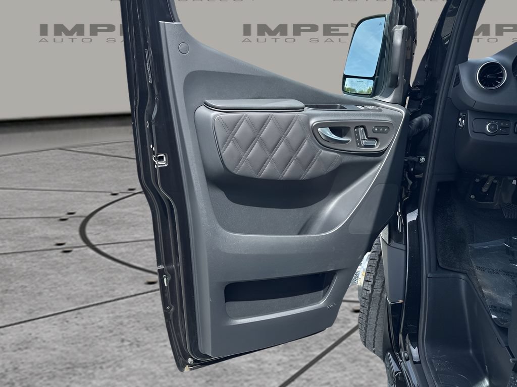 Used 2024 Mercedes-Benz Sprinter 3500 image 29