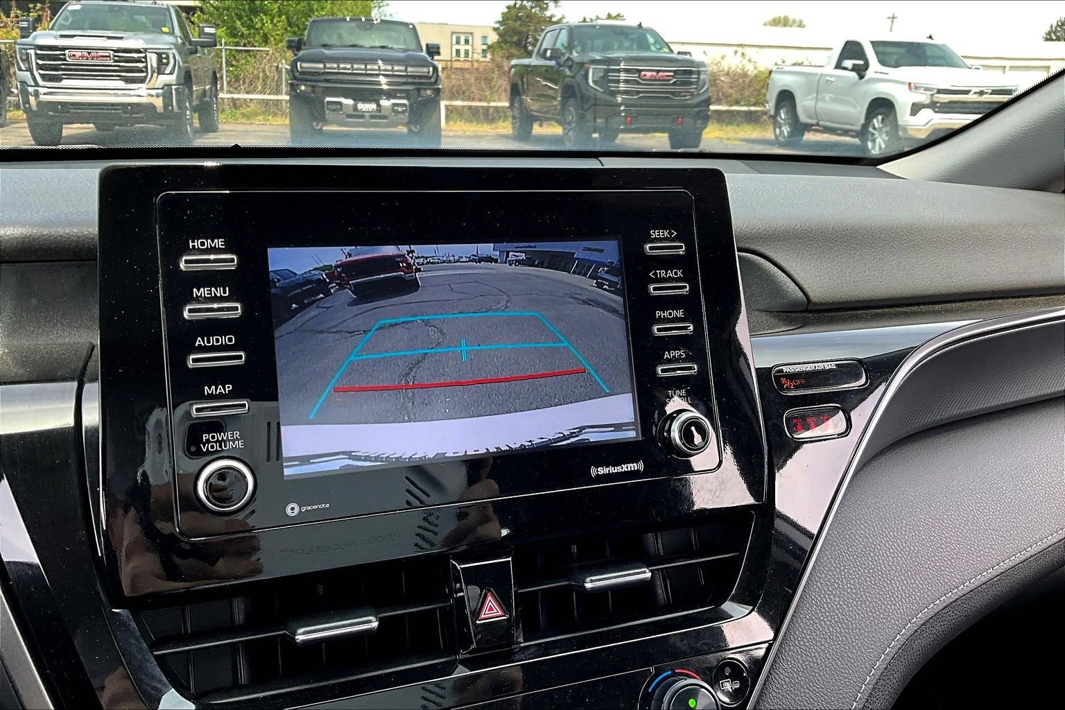 Used 2023 Toyota Camry SE image 22