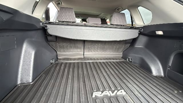 Used 2024 Toyota RAV4 XLE w/ Convenience Package image 27