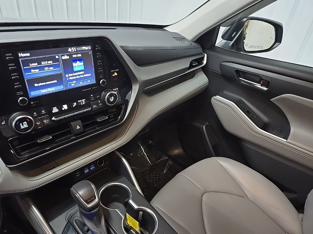 Used 2022 Toyota Highlander XLE AWD/4WD image 26