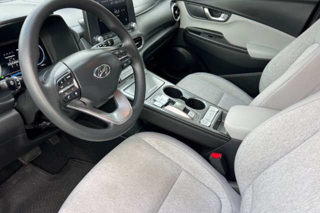 Used 2023 Hyundai Kona SE w/ Cargo Package FWD image 12