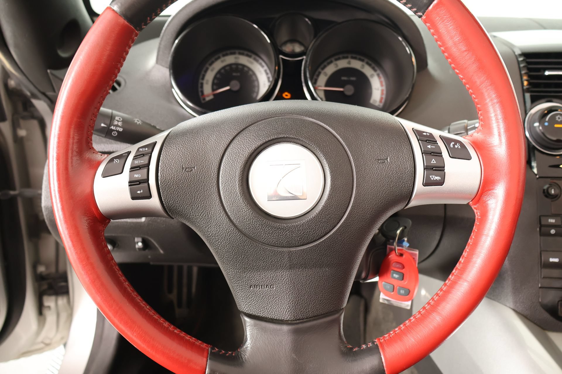 Used 2009 Saturn Sky Red Line RWD image 3