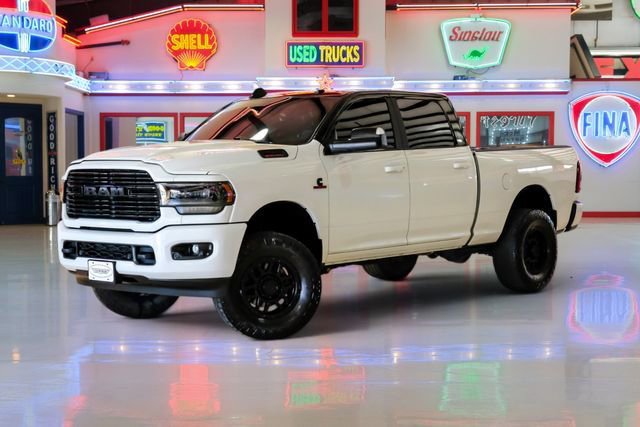 Used 2021 RAM 2500 Big Horn w/ Night Edition AWD/4WD image 2