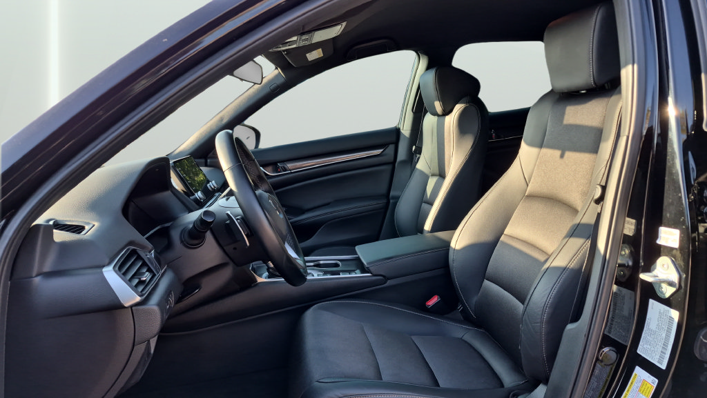 Used 2022 Honda Accord Sport image 11