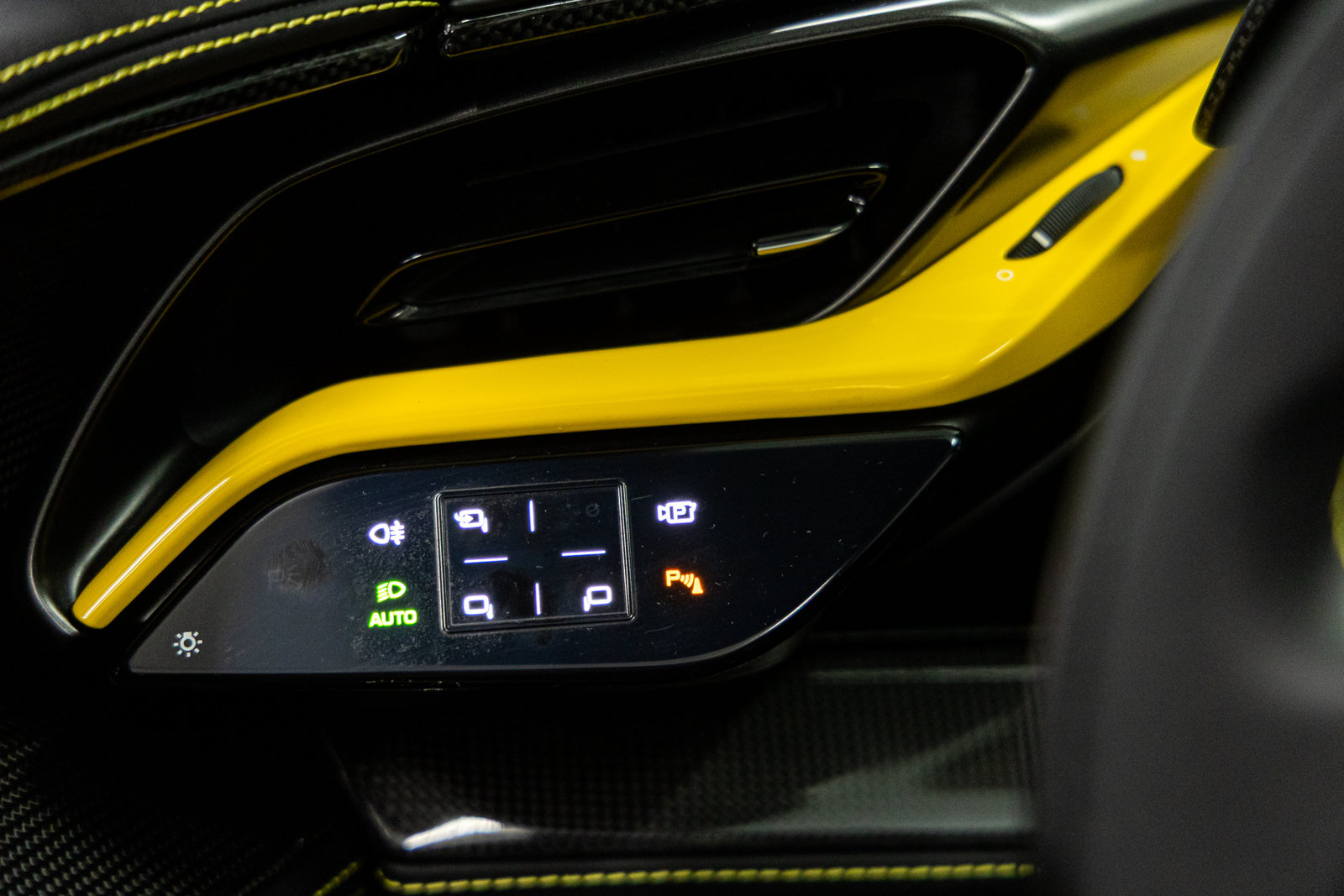 Used 2025 Ferrari SF90 Spider AWD/4WD image 92