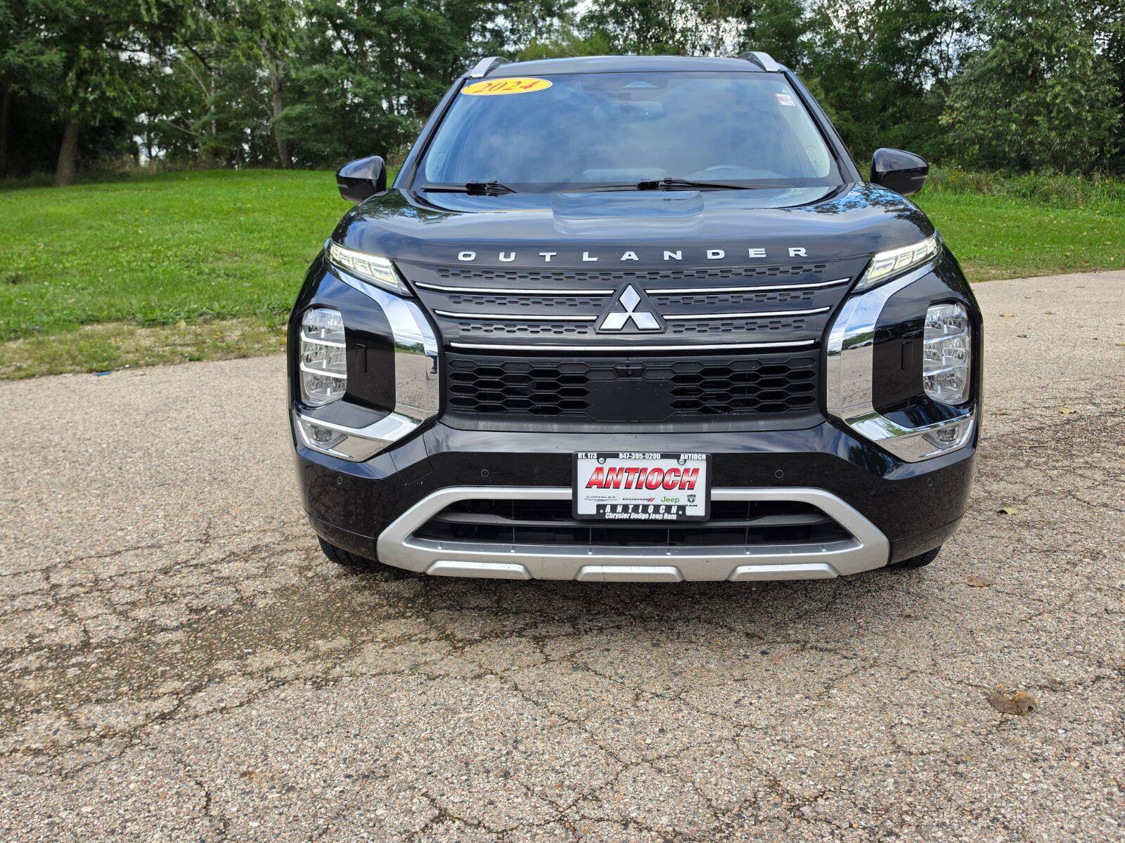 Used 2024 Mitsubishi Outlander 4WD Plug-In Hybrid image 8