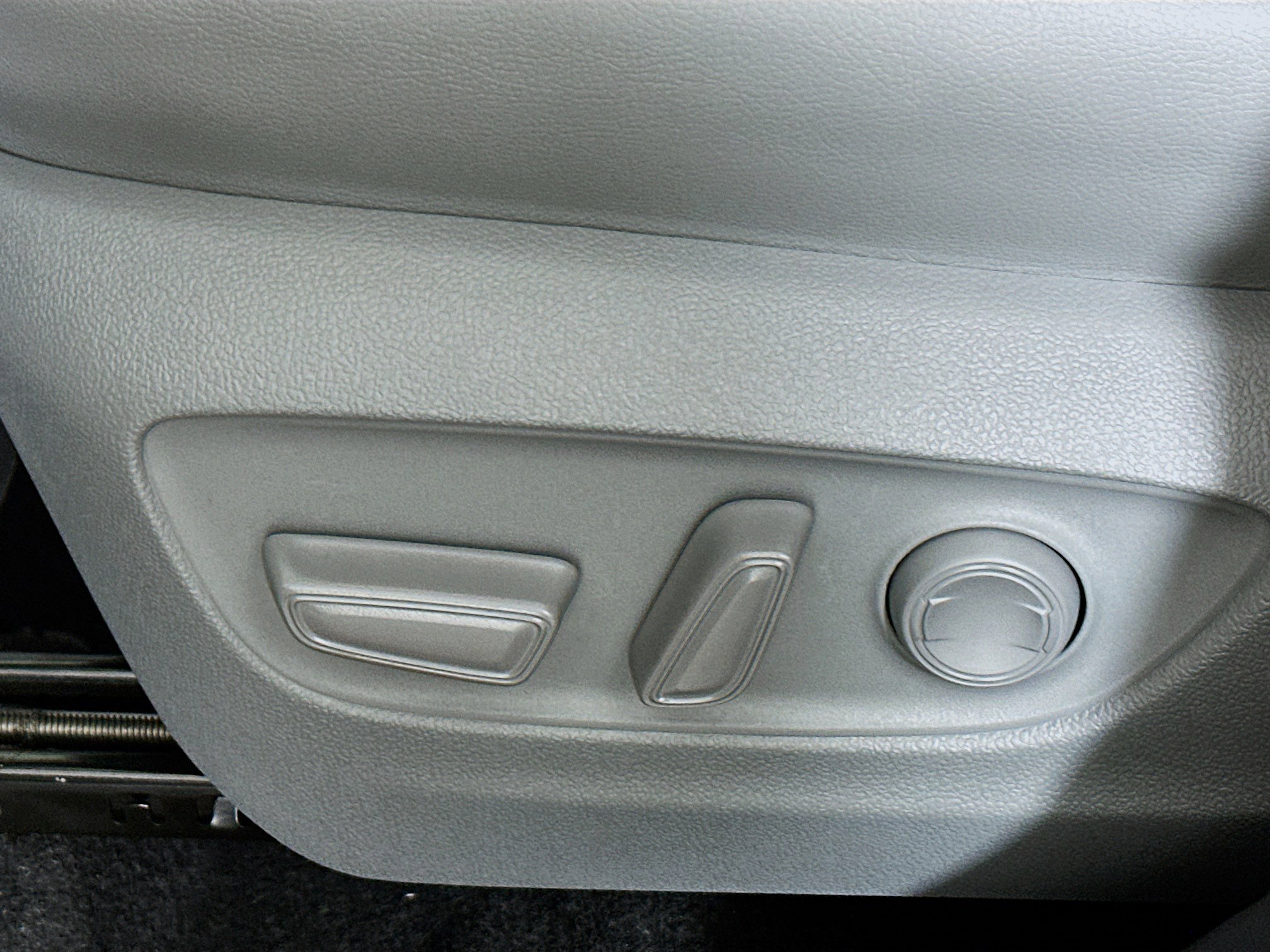 Used 2026 Toyota Highlander XLE image 13