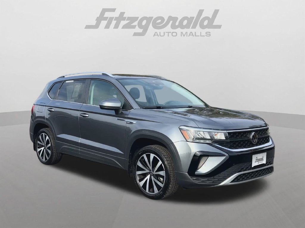 Used 2023 Volkswagen Taos SE FWD image 2