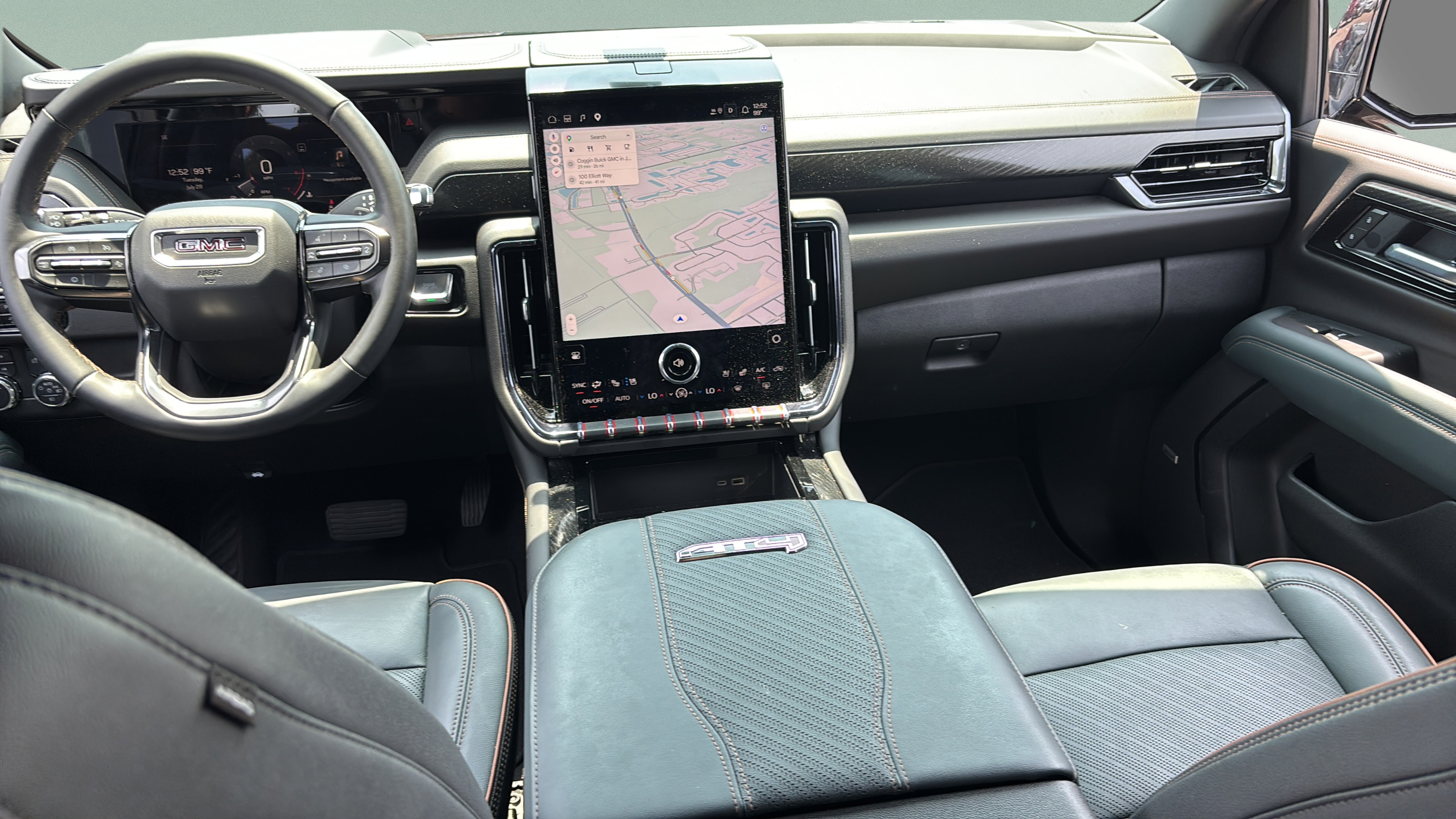 Used 2025 GMC Yukon XL AT4 AWD/4WD image 12
