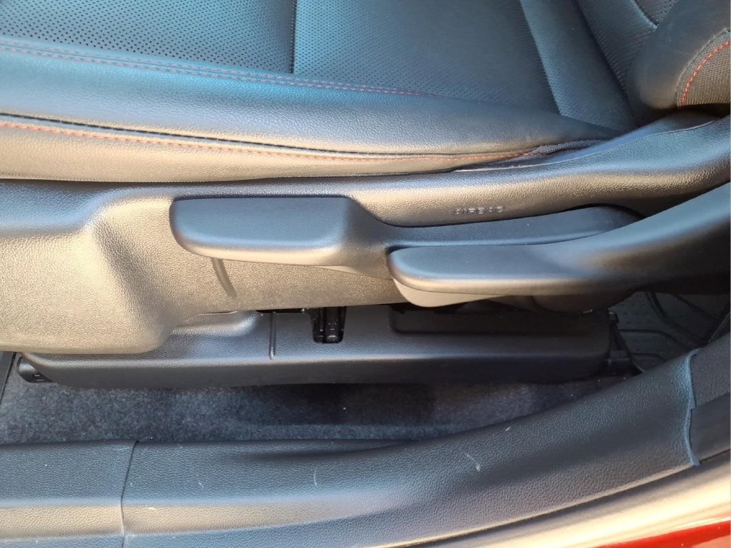 Used 2025 Chevrolet Trax RS w/ Sunroof Package FWD image 16