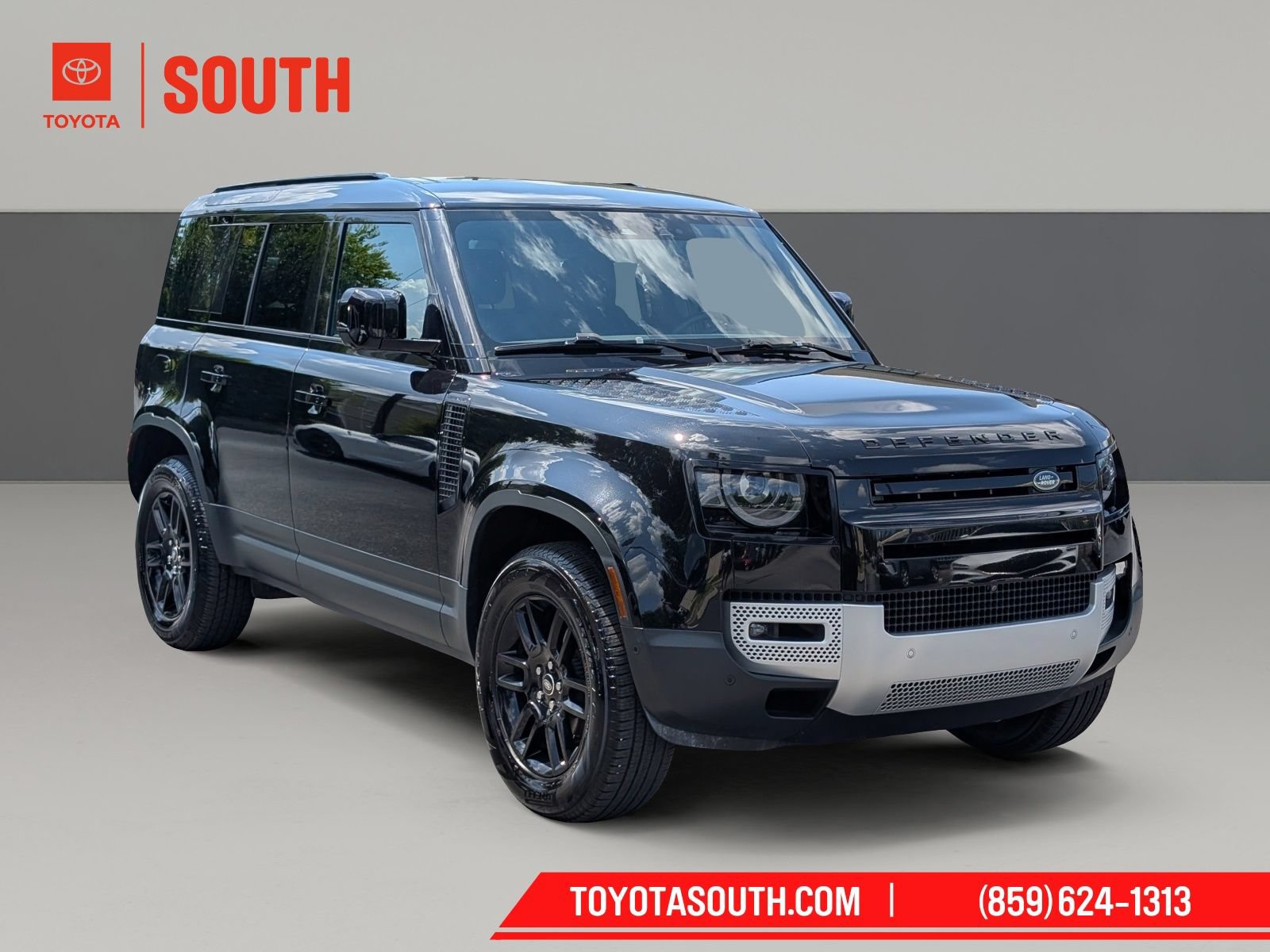 Used 2025 Land Rover Defender 110 S AWD/4WD image 2