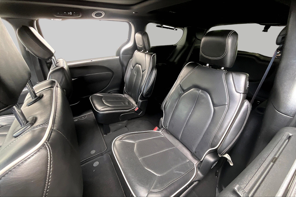 Used 2025 Chrysler Pacifica Limited FWD image 14