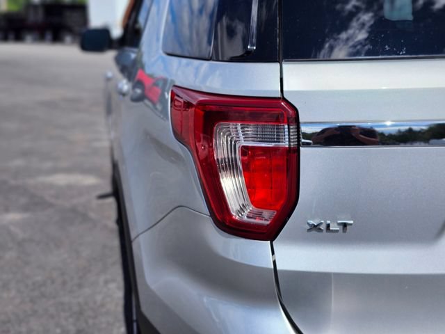 Certified 2017 Ford Explorer XLT w/ Equipment Group 202A AWD/4WD image 9