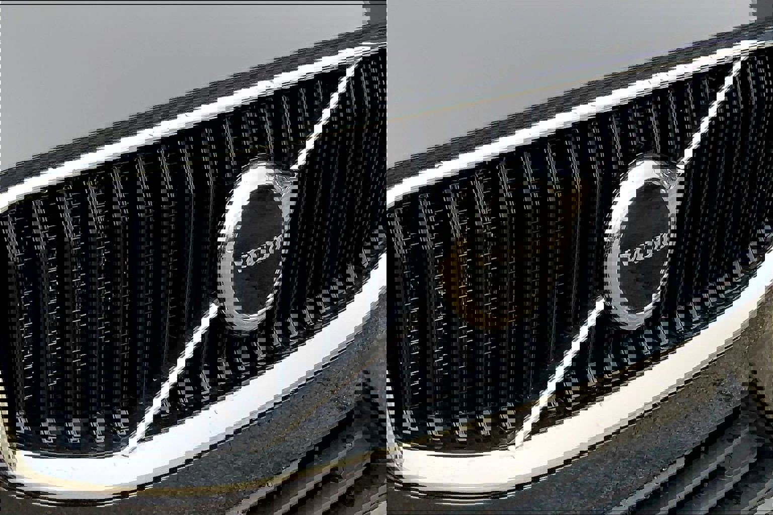 Used 2022 Volvo XC60 B5 Momentum w/ Climate Package image 32