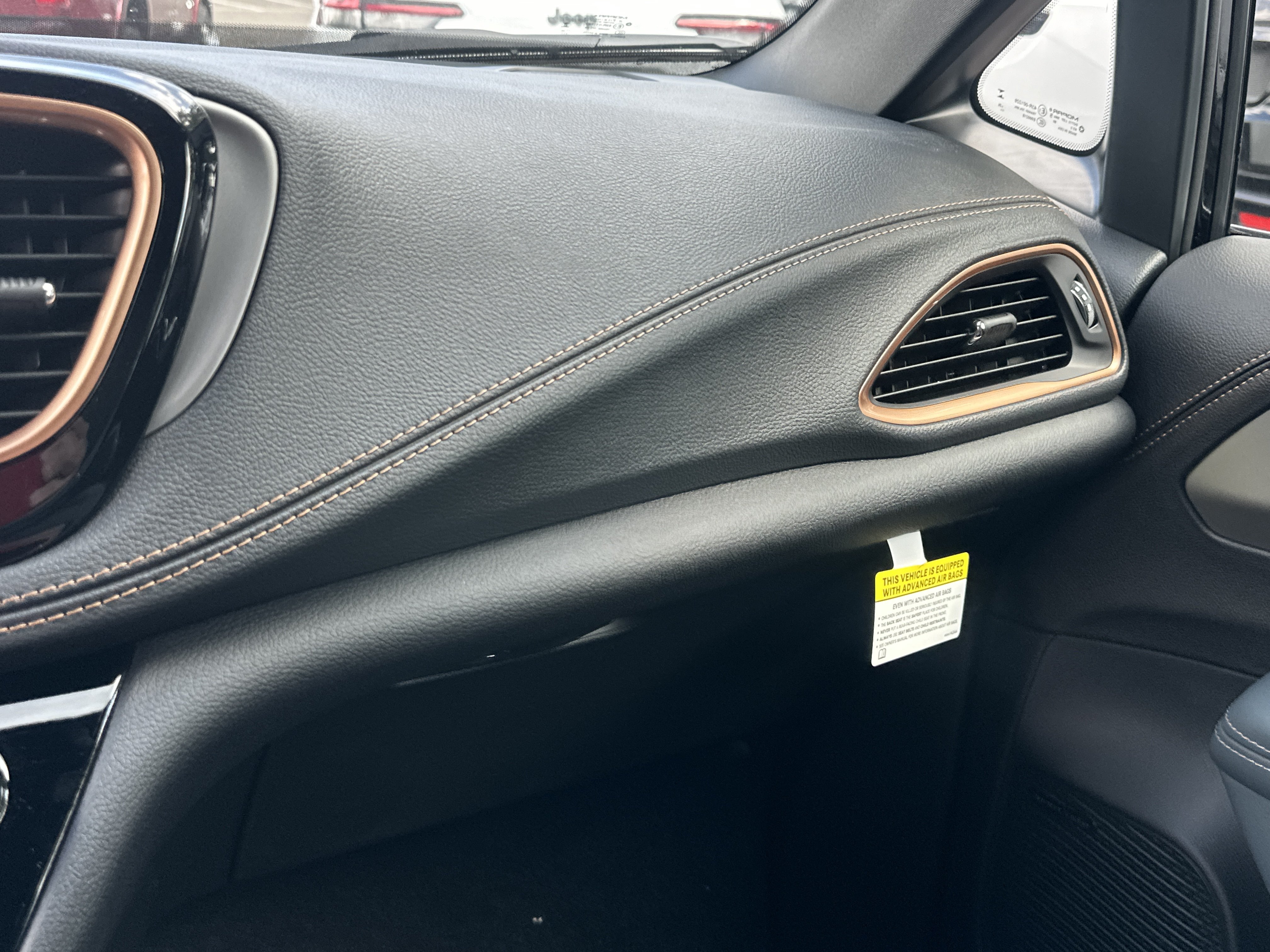 New 2027 Chrysler Pacifica Pinnacle AWD/4WD image 4