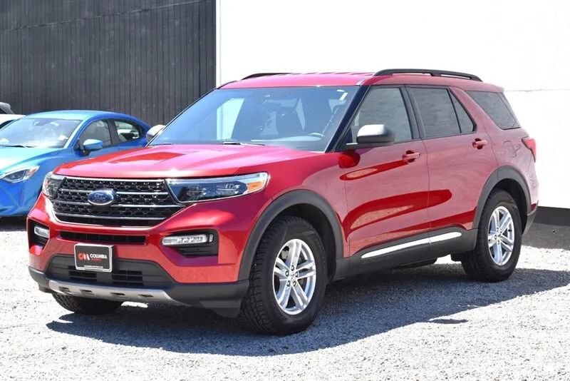 Used 2020 Ford Explorer XLT w/ Equipment Group 202A AWD/4WD image 8