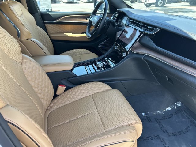 Used 2022 Jeep Grand Cherokee Summit w/ Luxury Tech Group V AWD/4WD image 12