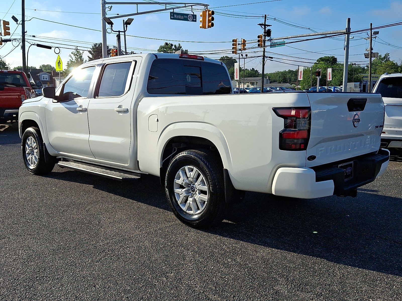 Used 2024 Nissan Frontier SV AWD/4WD image 4